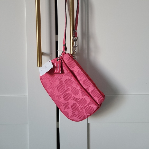 Coach Handbags - Coach fabric wristlet